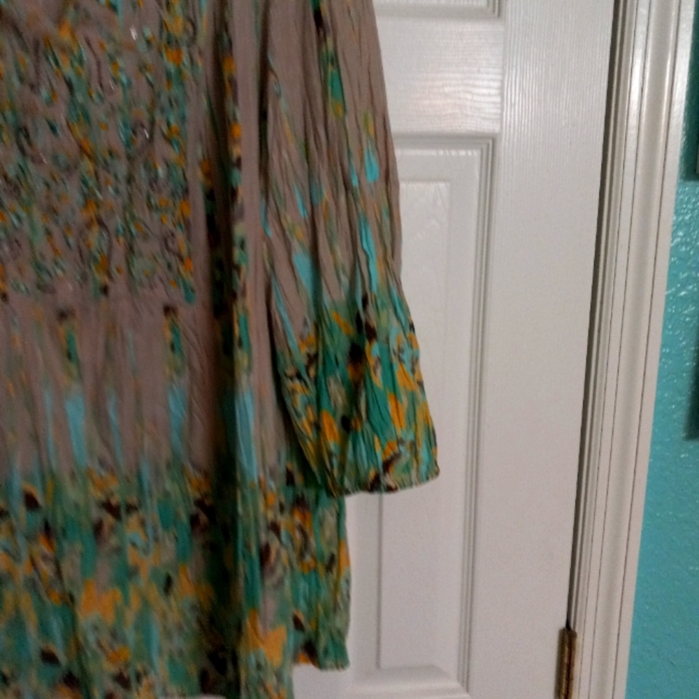 Light weight Top - Picture 2 of 2
